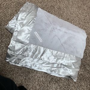 Giraffe at Home Luxe Throw